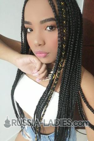 192916 - Yenssy Age: 28 - Colombia