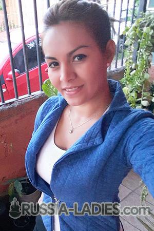 223464 - Laura Age: 36 - Costa Rica